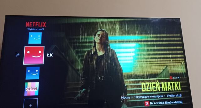 Jak udostępnić Netflix rodzinie lub znajomym? Zaproszenia tylko dla dorosłych