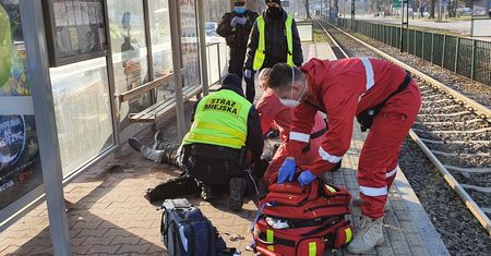 Dramat na przystanku w Krakowie. 40-latek przeżył chwile grozy