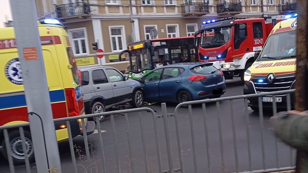 Wypadek na skrzyżowaniu ulic Kunickiego i Nowy Świat w Lublinie