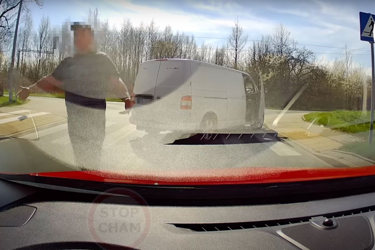 Kierowca wyskoczył z Volkswagena. Zobacz, co zrobił potem 