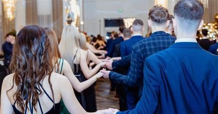 Tak rozpoczęli studniówkę. Polonez zrobił furorę