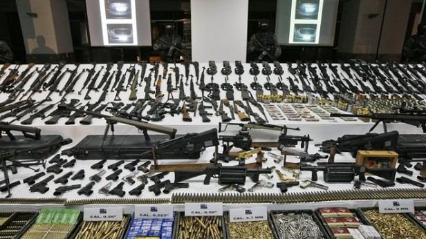 Pancerne pojazdy i złote kałasze. Jak wygląda arsenał meksykańskiego kartelu? 1