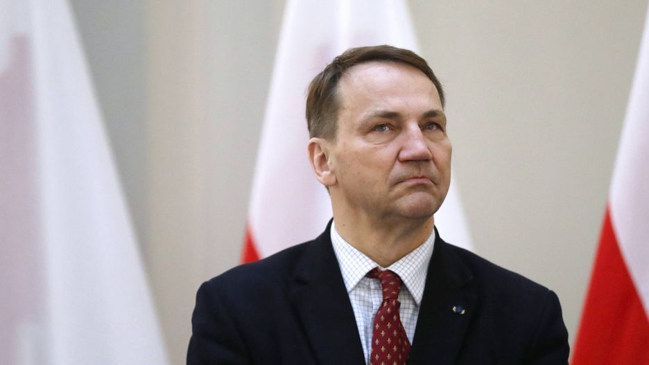 Polacy o Sikorskim po 100 dniach. Zyskał czy stracił?