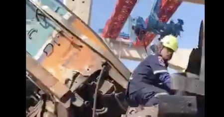 Tragiczny upadek dźwigu na torach. Co najmniej 28 zabitych w katastrofie kolejowej w Tajlandii
