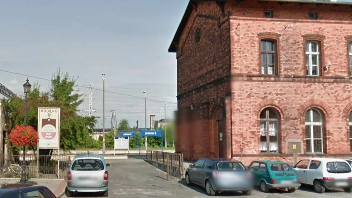 Roztargniona seniorka zostawiła na peronie w Mogilnie torebkę