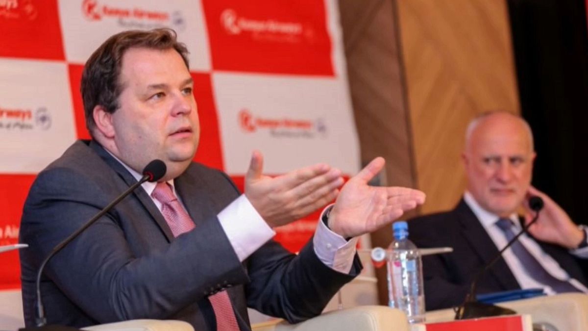 "Koronawirus praktycznie zabił branżę lotniczą" - mówi Sebastian Mikosz, był prezes LOT