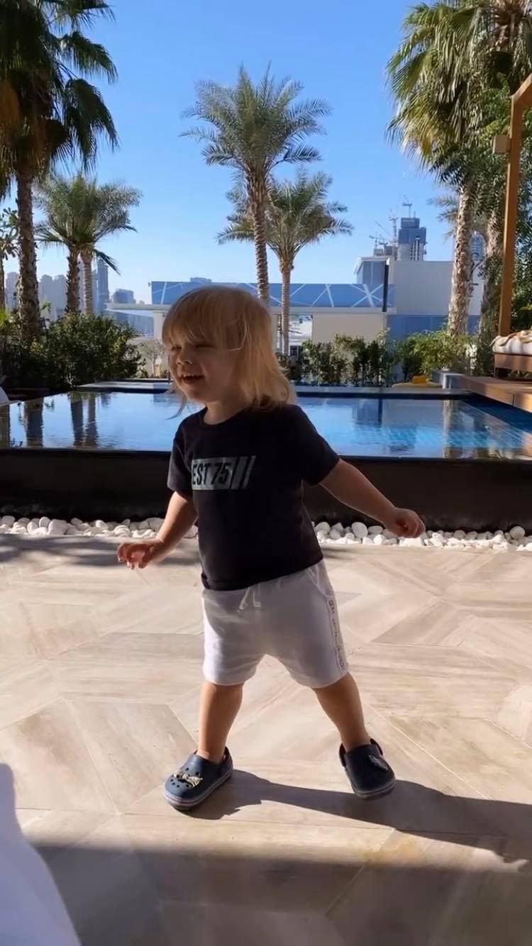 Sara Boruc i Artur Boruc z Noah i córkami na wakacjach w Dubaju