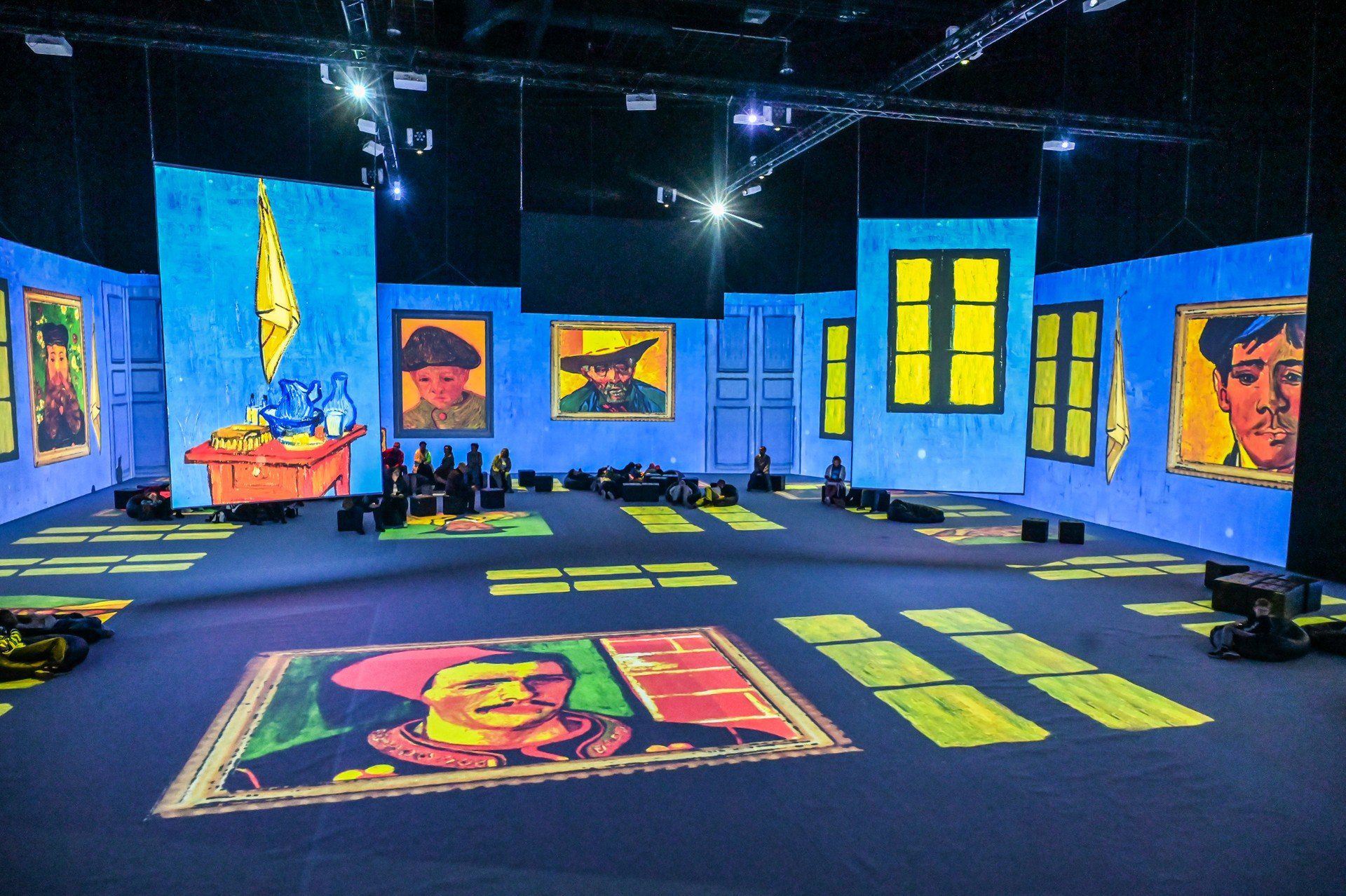 Tu można zanurzyć się w świat obrazów.