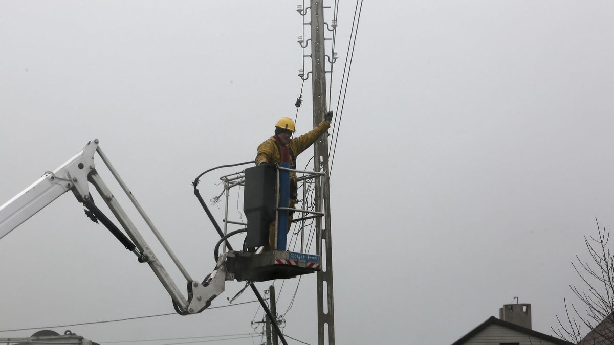 Tysiące odbiorców na Pomorzu odciętych od prądu