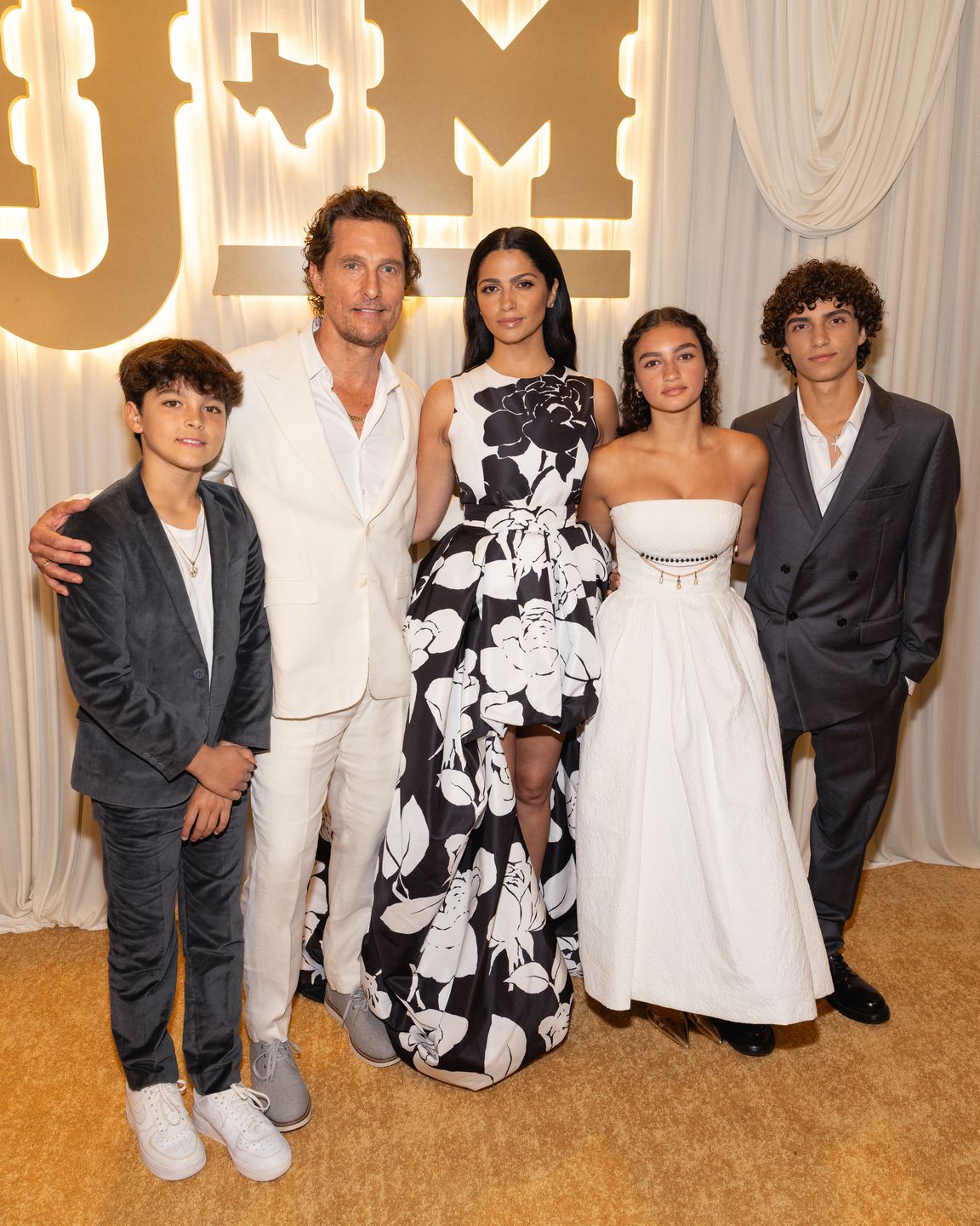 Matthew McConaughey z ukochaną i dziećmi
