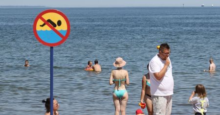 Limity na plażach i kąpieliskach. Są nowe wytyczne na wakacje Państwowego Zakładu Higieny.