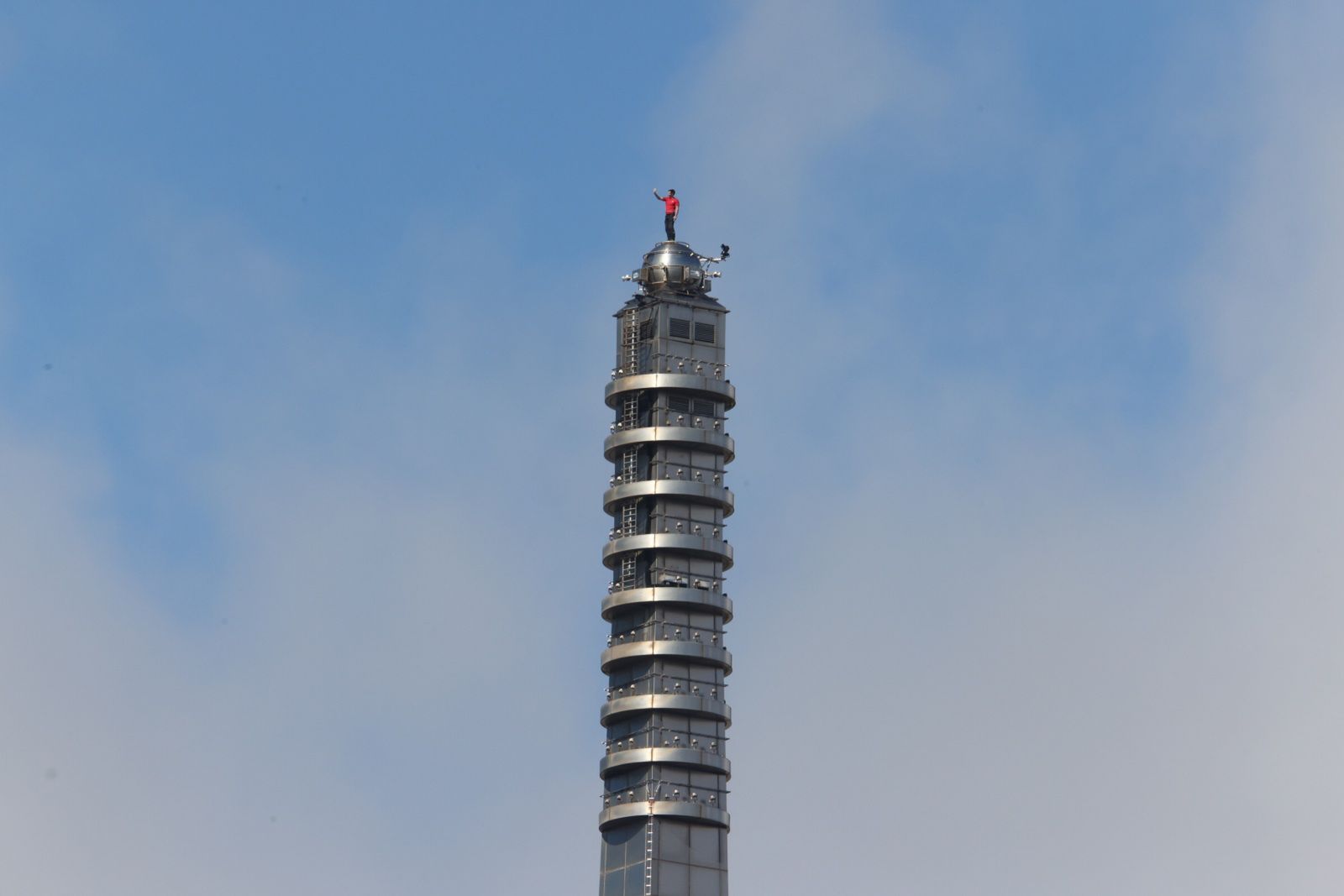 Wspiął się na wieżowiec w Tajpej