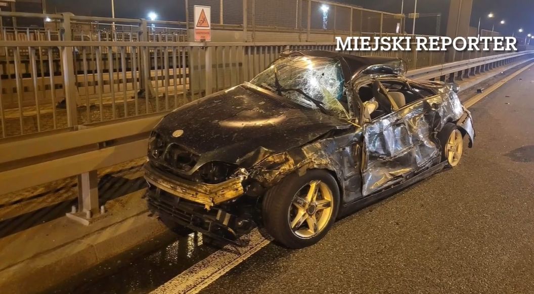 Groźny wypadek na S8. BMW kompletnie zmiażdżone