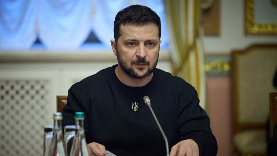 Ukraina - arch 2
This handout picture taken and released by the Ukrainian Presidential press service on March 21, 2023 shows Ukrainian President Volodymyr Zelensky during a meeting with Japan's Prime Minister at Mariinsky Palace in Kyiv. - Japan's prime minister arrived in Kyiv on March 21, after the foreign ministry announced he was headed on a surprise trip to Ukraine. (Photo by Handout / UKRAINIAN PRESIDENTIAL PRESS SERVICE / AFP) / RESTRICTED TO EDITORIAL USE - MANDATORY CREDIT "AFP PHOTO /Ukrainian Presidential press service " - NO MARKETING NO ADVERTISING CAMPAIGNS - DISTRIBUTED AS A SERVICE TO CLIENTS
HANDOUT