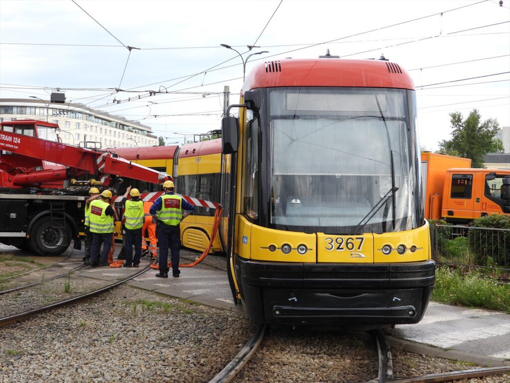 Warszawa: Wykolejony tramwaj na Żoliborzu. Zablokowany ruch