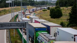 Kierowcy tirów mają dość. Brakuje parkingów, śpią w stresie i rezygnują z pracy