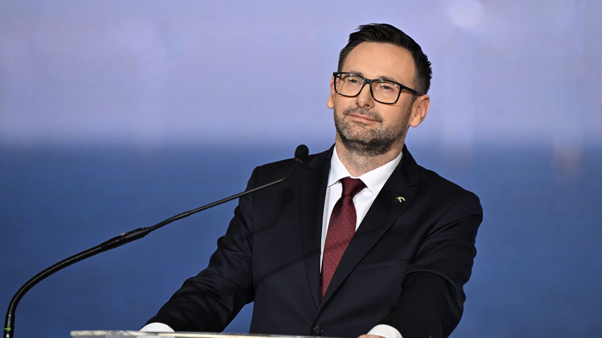 Warszawa, 01.02.2024. Prezes zarządu Orlen Daniel Obajtek podczas konferencji prasowej dot. realizacji Strategii ORLEN2030 w siedzibie spółki Orlen w Warszawie, 1 bm. (jm) PAP/Radek Pietruszka