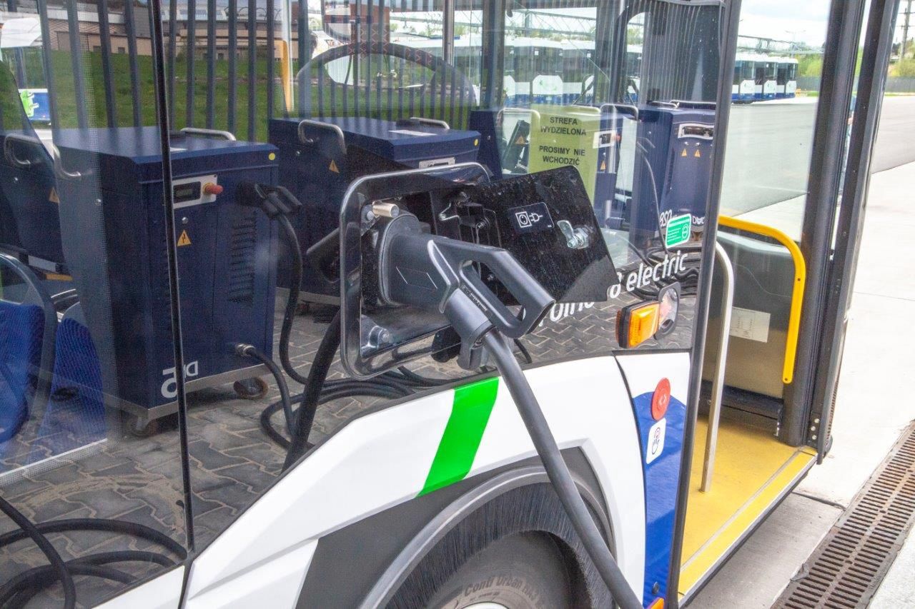 1.	Wolne ładowanie autobusu na terenie zajezdni poprzez złącze plug – in 