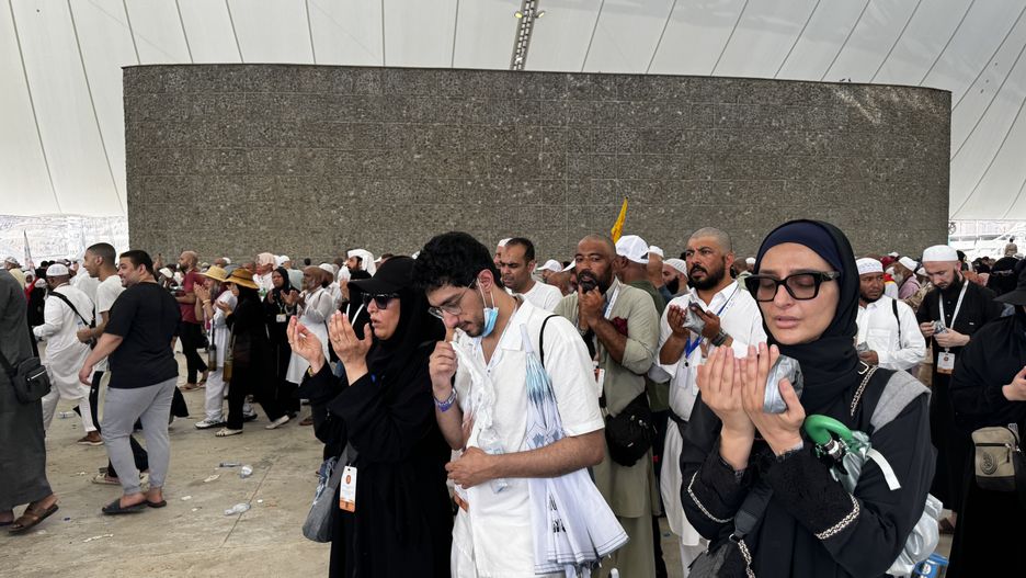 MECCA, SAUDI ARABIA - JUNE 18: Muslim pilgrims, coming from all over the world, continue their worship to fulfill the Hajj pilgrimage as they take part in the stoning of the devil on the third day of Eid al Adha at Jamrat al-Aqaba in Mecca, Saudi Arabia on June 18, 2024. Prior to the stoning, pilgrims collect pebbles on the plain of Muzdalifah in preparation for the rite. (Photo by Lokman Akkaya/Anadolu via Getty Images)