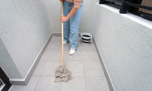 Balkon jak nowy po zimie. Ten płyn usunie cały brud