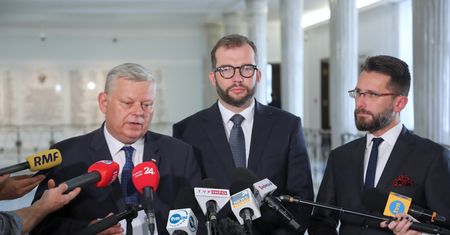 Piątka dla zwierząt. Zakaz uboju rytualnego wykreślony. Marek Suski zapowiada: zgłosimy poprawki przywracające