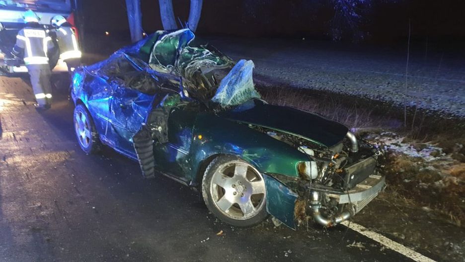 Śląskie. Policja ustala okoliczności wypadku w Kozach, w którym zginął 27-letni kierowca audi.