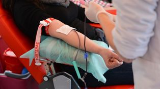 Głogów: Banki krwi są niemal puste. Regionalne centrum krwiodawstwa apeluje do mieszkańców regionu o pilne oddawanie krwi