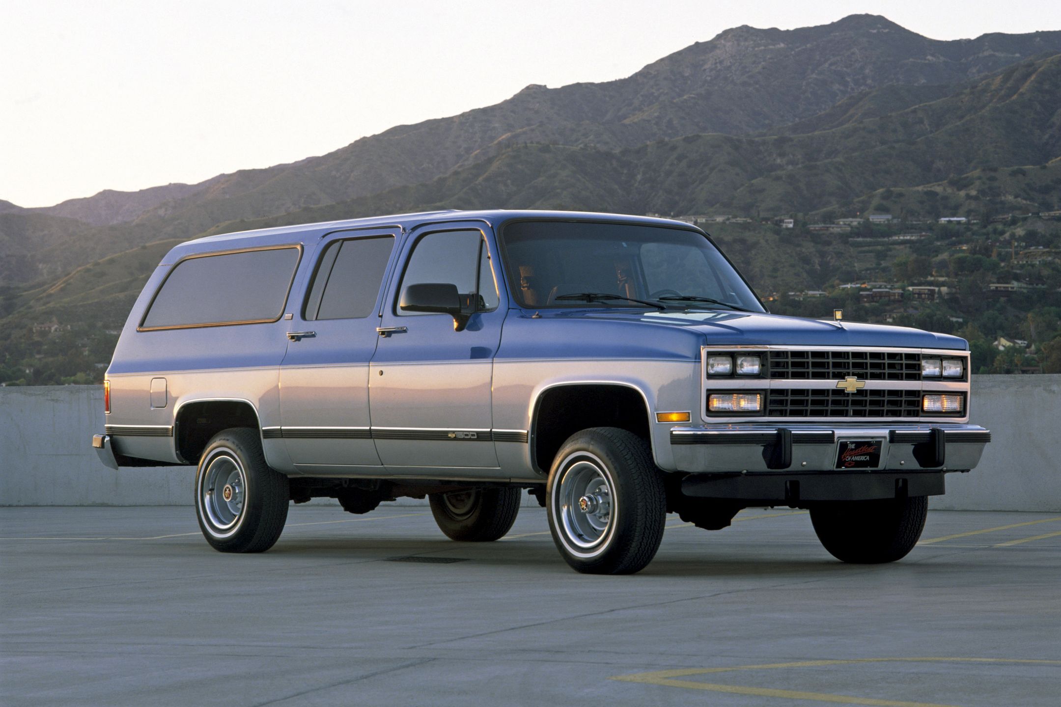 Imponujący Chevrolet Suburban to jeden z najlepszych i w miarę przystępnych modeli, jakie można kupić z wielkim silnikiem.