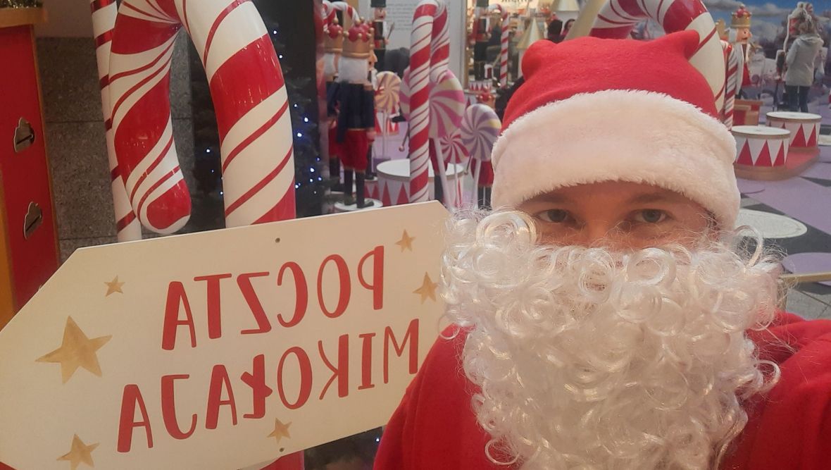 "Do usług! Wesołych Świąt!". Mikołaj wyzwala w ludziach same pozytywne emocje