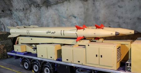 Iran znów straszy. Zaprezentował nowy pocisk