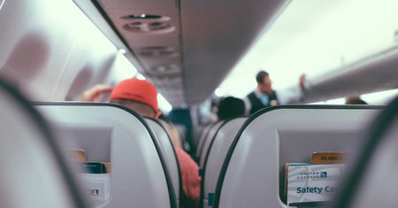 Pasażer zaraził koronawirusem. Naukowcy przyjrzeli się, jak kto siedział