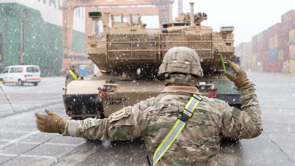 Ameryka?ski sprz?t wojskowy w porcie w Gdyni
03.12.2022 Gdynia Port Wyladunek sprzetu 2 Pancerna Brygadowa Grupa Bojowa 1 Dywizja Piechoty Armii USA (2nd Armored Brigade Combat Team, 1st Infantry Division)
Fot. Wojciech Strozyk/REPORTER
N/z: czolg M1A2 Abrams
Wojciech Strozyk/REPORTER