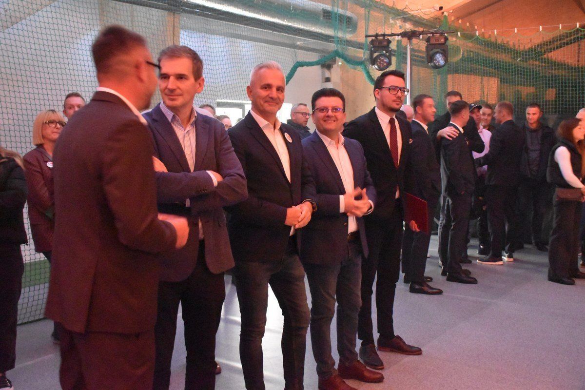 W sobotę, 11 października odbyło się uroczyste otwarcie całorocznej hali do gry w tenisa