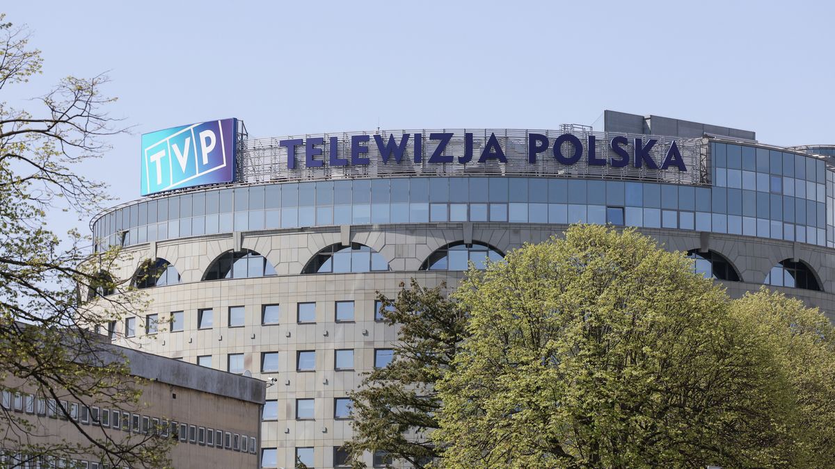 Nowe logo TVP Info
Warszawa, 17.04.2025. Nowe logo TVP na siedzibie stacji przy ul. Woronicza w Warszawie, 17 bm. (aldg) PAP/Pawe� Supernak
Pawe� Supernak
identyfikacja wizualna, logo, siedziba, telewizja, budynek, gmach, grafika, identyfikacja, indywidualne, logogram, logotyp, nazwa marki, znak graficzny