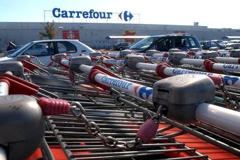 Carrefour na sprzedaż. Zgoda Brukseli na przejęcie w pierwszym kraju