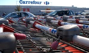 Carrefour na sprzedaż. Zgoda Brukseli na przejęcie w pierwszym kraju