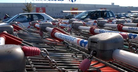 Carrefour na sprzedaż. Zgoda Brukseli na przejęcie w pierwszym kraju