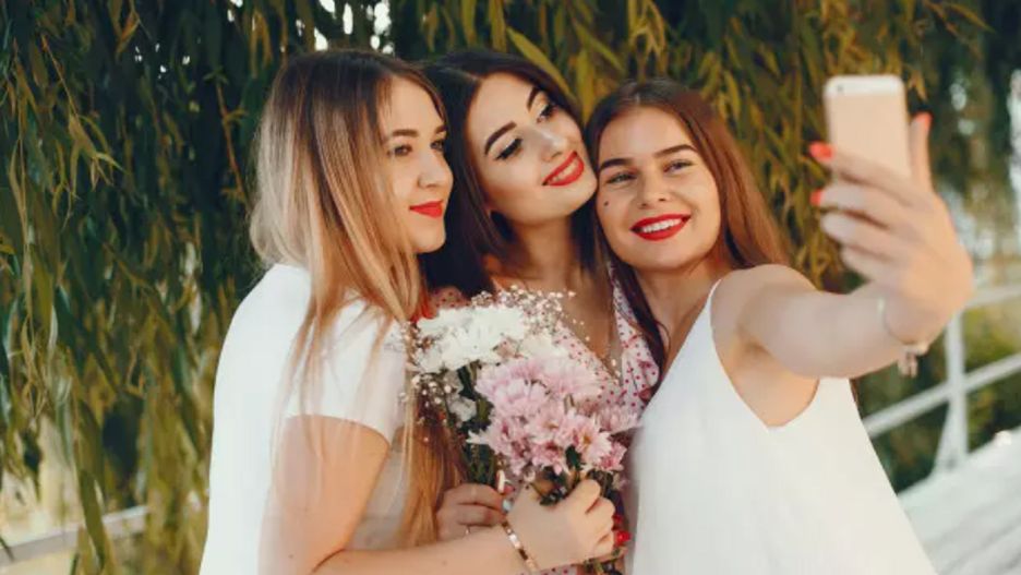 Teściowa zrobiła jej prezent. Żenujące chwile na wieczorze panieńskim