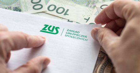 Emerytura może być wyższa. Wystarczy pokazać tę książeczkę w ZUS-ie