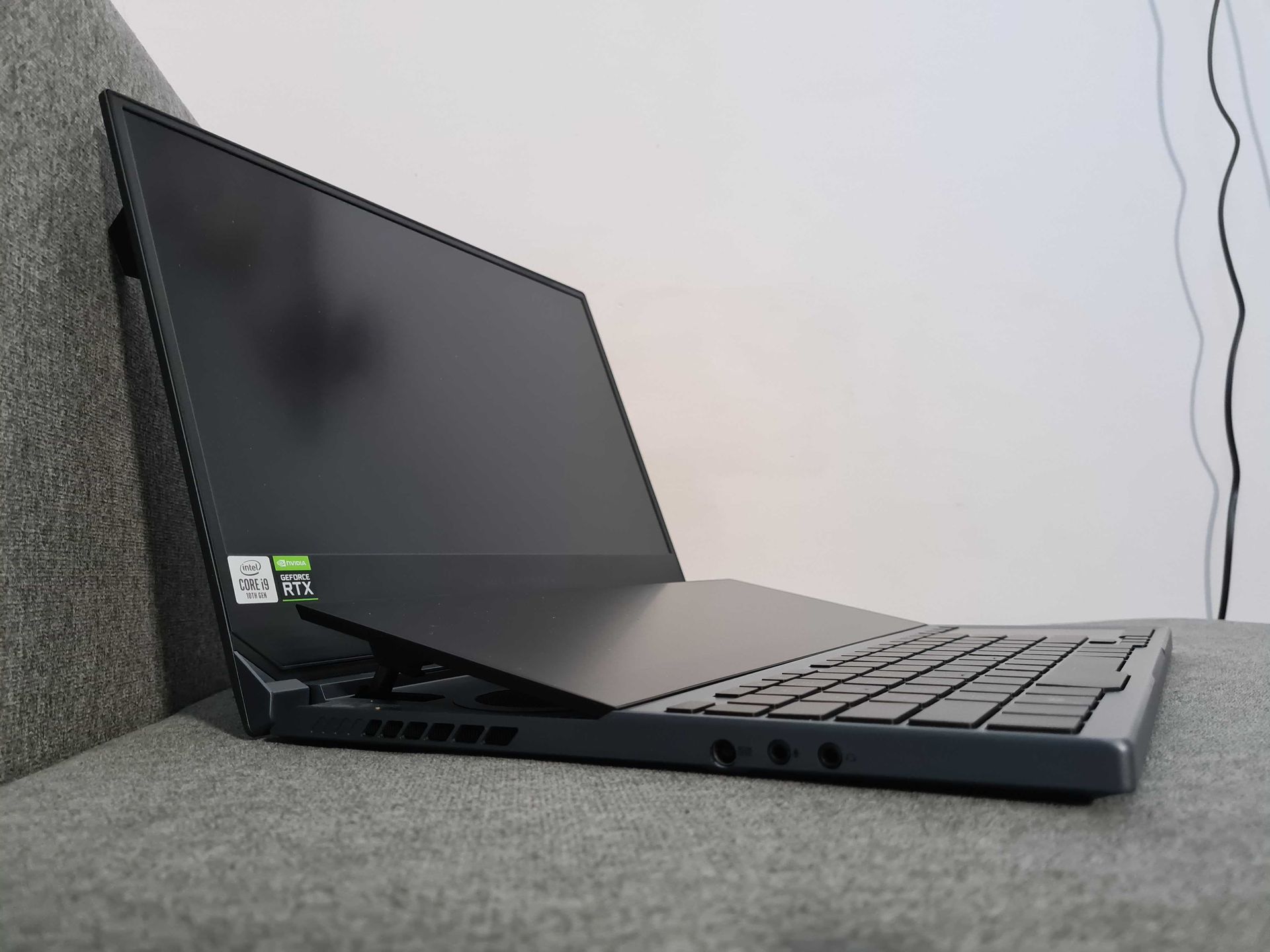 ASUS ROG Zephyrus Duo 15 – test. Granie na dwóch ekranach 8