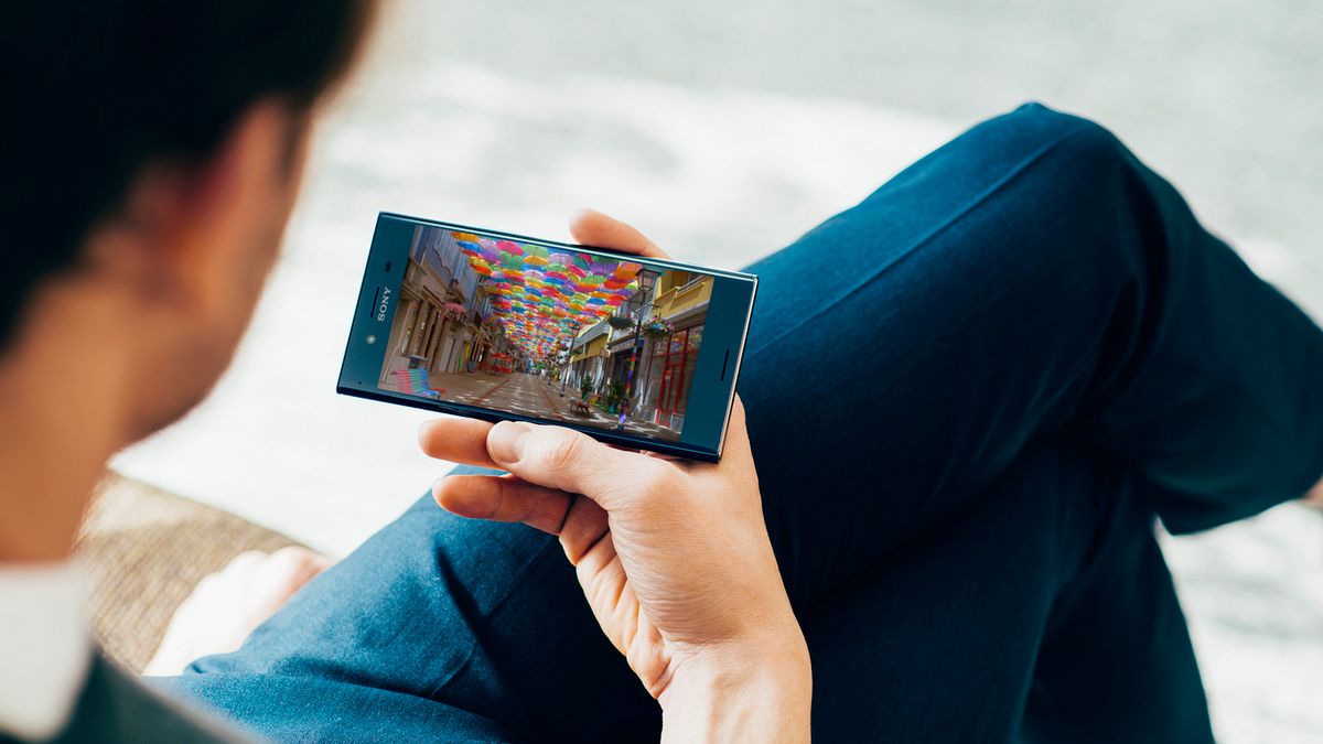 #wSkrócie: smartfon za 299 zł w Biedronce, test wytrzymałości Xperii XZ Premium oraz koniec wsparcia dla Windows Phone'a 8.1 1