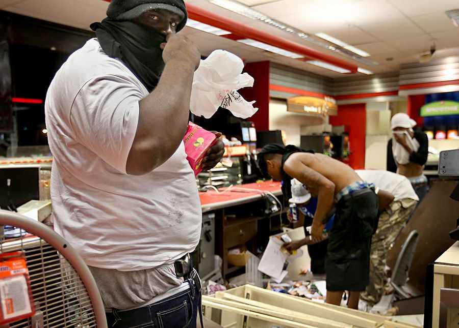O zajściach w Ferguson, położonego w jednym z południowych stanów USA, Missouri, informowały światowe media. W mieście wprowadzono stan wyjątkowy i wezwano Gwardię Narodową.