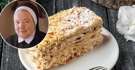 Siostra Anastazja dodaje do migdałowca nietypowy składnik. Wystarczą 3 łyżki