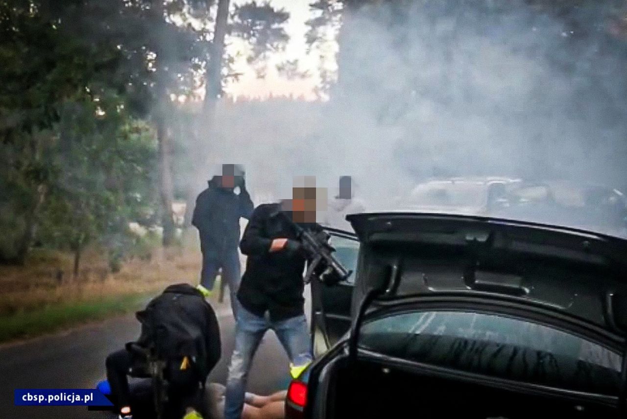 Cios w mafię VAT-owską. 20 osób zatrzymanych w tym zawodnik MMA oraz właściciel znanej siłowni