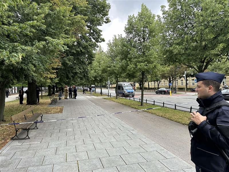 Akcja służb przed KPRM