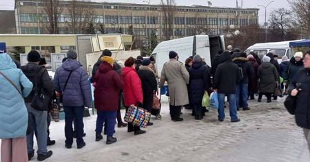 Znów się zaczęło. Rosjanie stoją w gigantycznych kolejkach