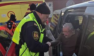 Było -10 st. C. Szedł ulicą w klapkach. Nikt nie zareagował