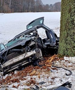 Audi roztrzaskało się na drzewie. Nie żyje 25-latka