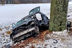 Audi roztrzaskało się na drzewie. Nie żyje 25-latka