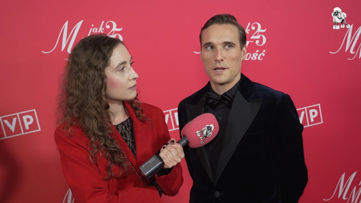 Maurycy Popiel w rozmowie z Pudelkiem